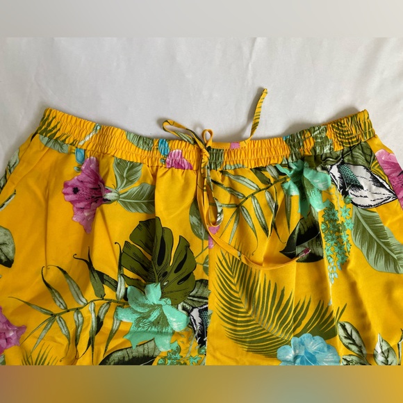 NWOT Tropical Drawstring Shorts - Picture 10 of 10